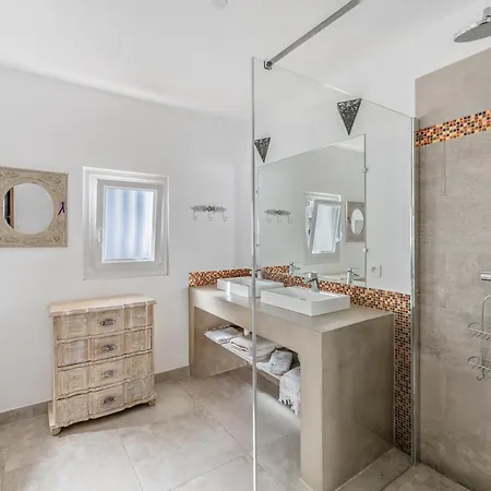 Des Orangers - Vue Avec Piscine *