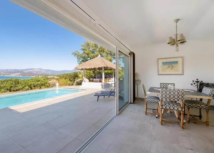 בית נופש Des Orangers - Vue Avec Piscine *