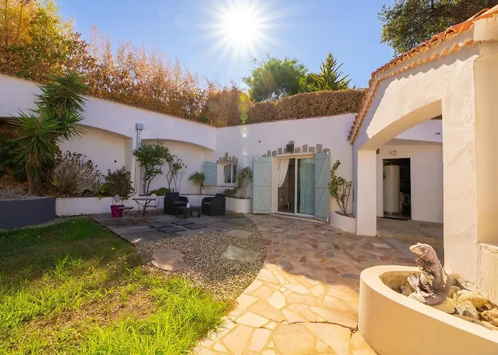 Des Orangers - Vue Avec Piscine