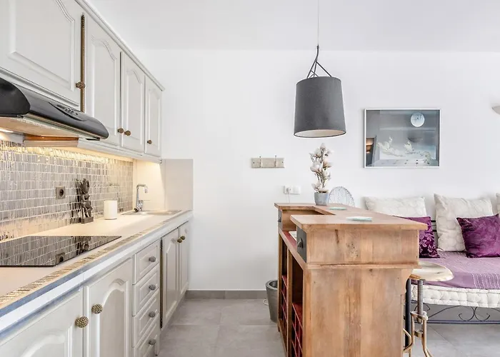 בית נופש Des Orangers - Vue Avec Piscine *