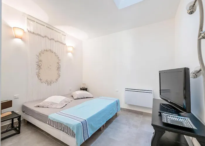 Des Orangers - Vue Avec Piscine בית נופש *